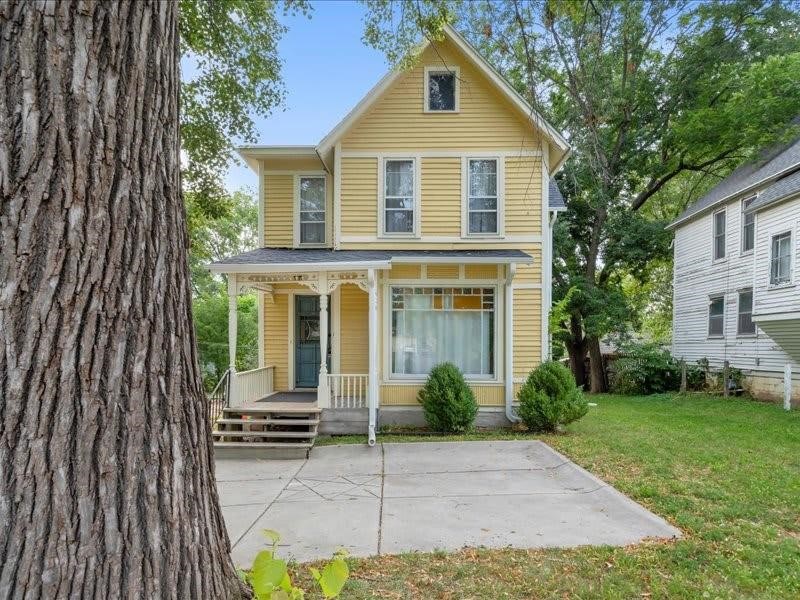 Oakland Ave, Des Moines, IA 50314
