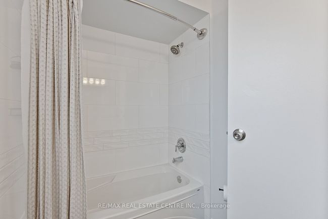 82 Simmons Blvd, House other with 3 bedrooms, 2 bathrooms and 4 parking in Brampton ON | Image 32