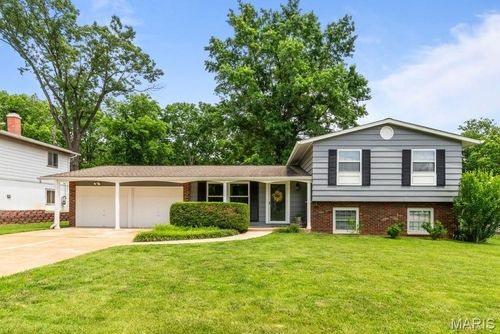 520 Spring Meadows Dr, Manchester, MO, 63011-3922 | Card Image