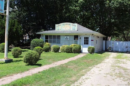 453 Montauk Hwy, East Moriches, NY, 11940-1357 | Card Image