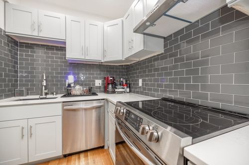 286-286 Ferry St, Everett, MA, 02149-5604 | Card Image