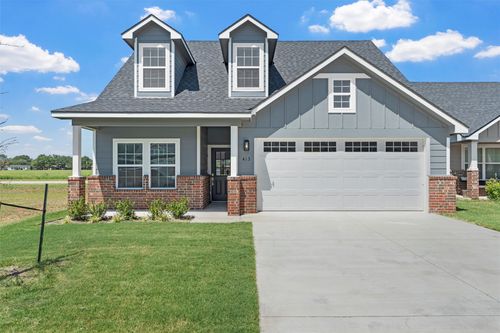 413 Travis Dr, McGregor, TX, 76657-1026 | Card Image
