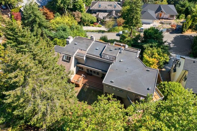 4750 Meadfeild Road, House other with 5 bedrooms, 4 bathrooms and null parking in West Vancouver BC | Image 4