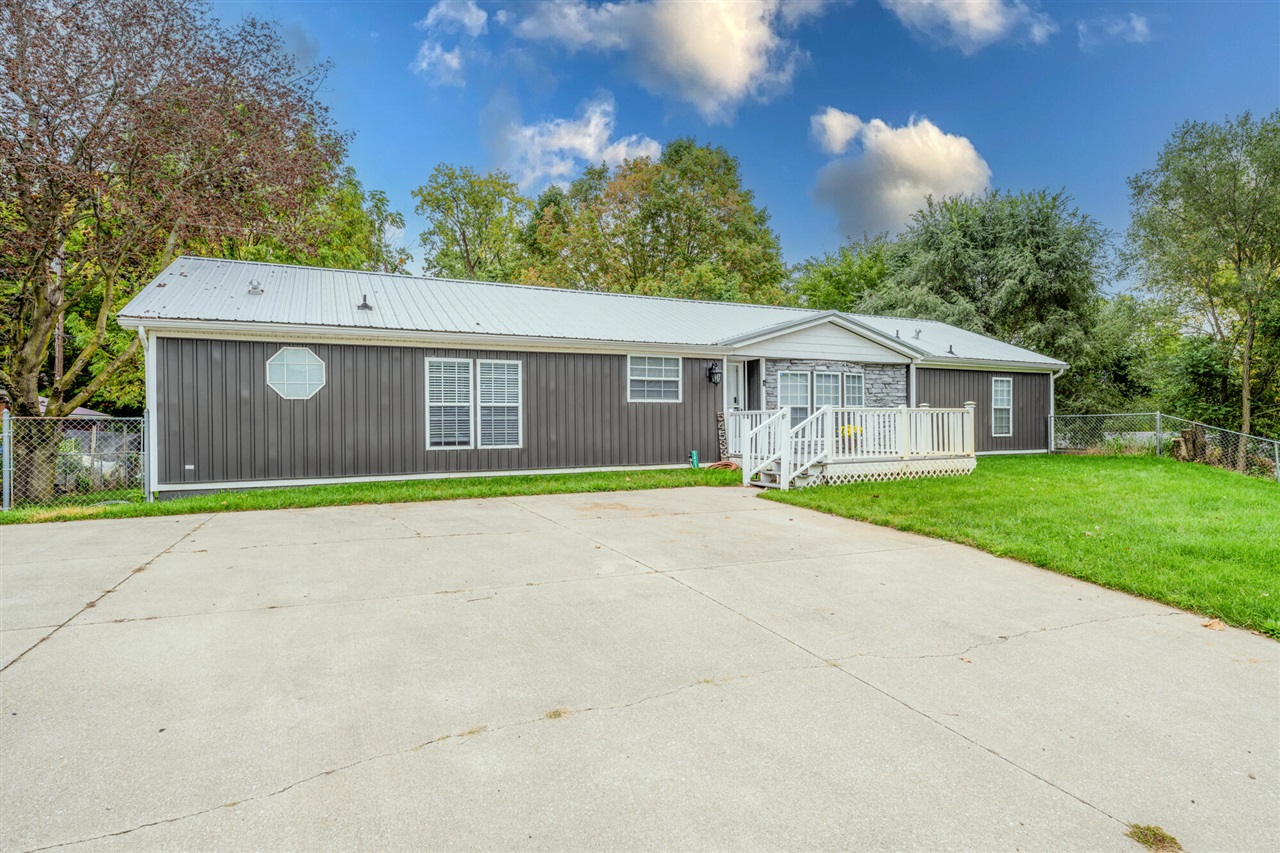 Adams Ave, Eau Claire, MI 49111