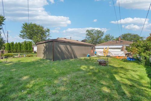 29746 Red Cedar Dr, Flat Rock, MI, 48134-1367 | Card Image