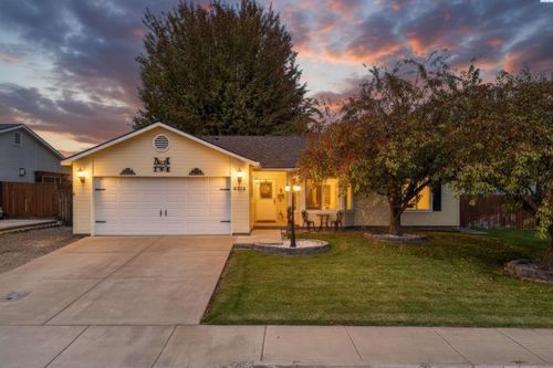 4316 W 8th Ave, Kennewick, WA, 99336-4300 | Card Image