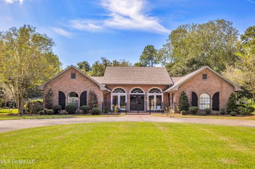 13613 Paraiso Rd, Ocean Springs, MS, 39564-2542 | Card Image
