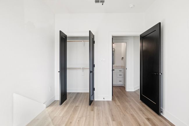 172 W 17 Th St, Townhouse with 3 bedrooms, 3 bathrooms and null parking in Mount Pleasant TX | Image 32