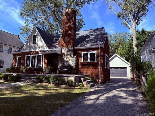19 Margaret Blvd, Merrick, NY, 11566-3105 | Card Image