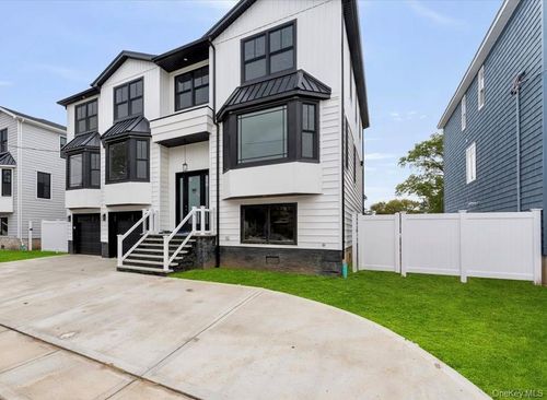 905 Greenfield Rd, Woodmere, NY, 11598-1640 | Card Image