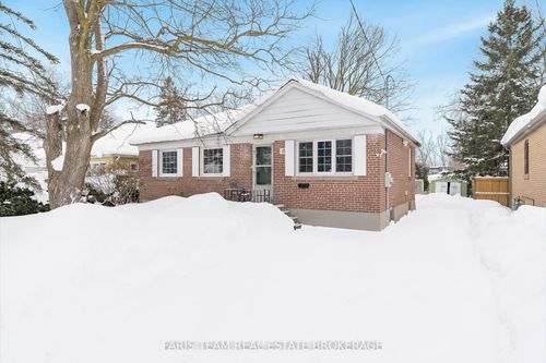 18 Newton St, Barrie, ON, L4M3N3 | Card Image