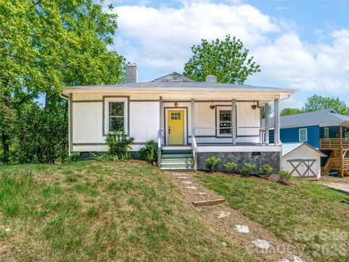 125 Edwards Ave, Swannanoa, NC, 28778-3104 | Card Image