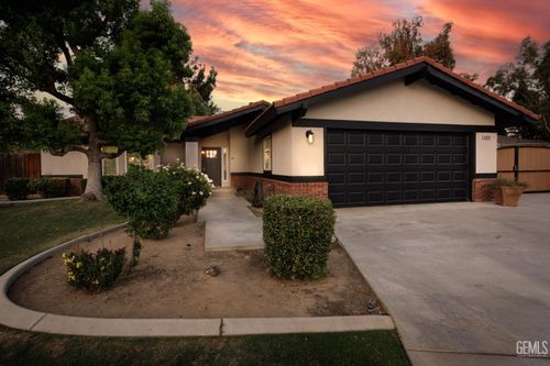 6900 Aztec Way, Bakersfield, CA, 93308-6471 | Card Image