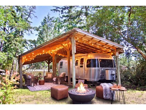 223 Azalea St, Florence, OR, 97439-8778 | Card Image