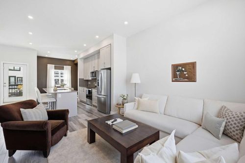 38 Les Jardins Pk Se, Calgary, AB, T2C5V3 | Card Image