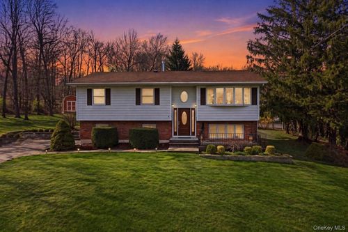 4 Westend Dr, Highland Mills, NY, 10930-2641 | Card Image