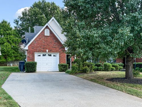 647 Stonetrace Dr, Murfreesboro, TN, 37128-7637 | Card Image