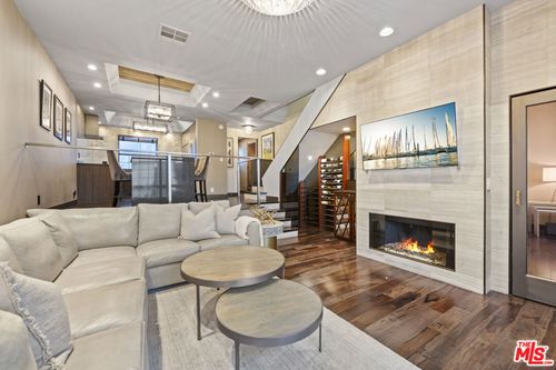 3-36 Navy Street, Venice, CA, 90291 | Card Image