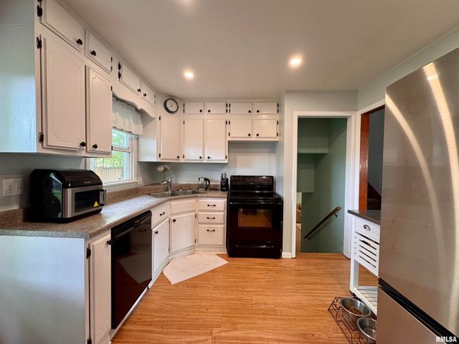 940 Memorial Dr, House other with 3 bedrooms, 2 bathrooms and null parking in Macomb IL | Image 8