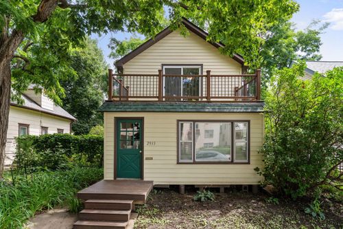 2933 30th Ave S, Minneapolis, MN, 55406-1609 | Card Image