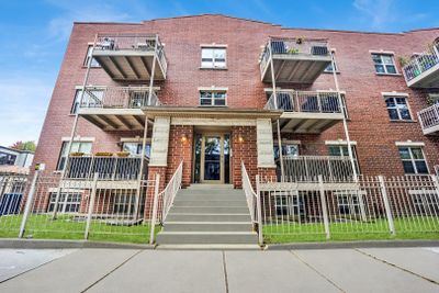 3 - 3516 N Hamlin Avenue, Condo with 2 bedrooms, 1 bathrooms and null parking in Chicago IL | Image 1