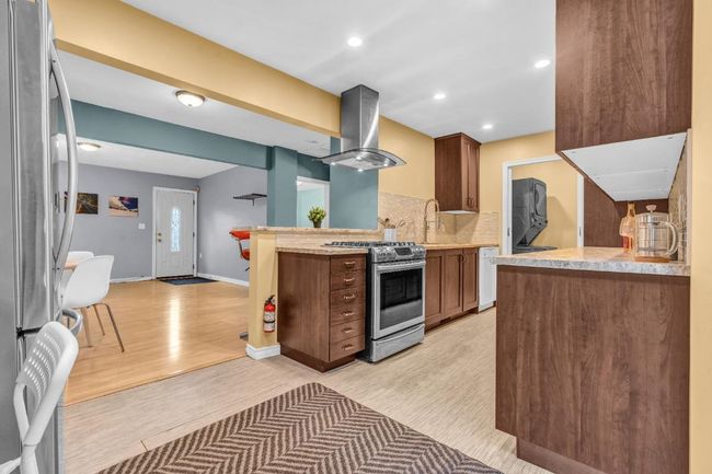 3356 Edinburgh St, House other with 2 bedrooms, 2 bathrooms and 4 parking in Port Coquitlam BC | Image 6