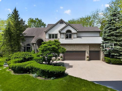 9750 Erin Woods Dr, Dublin, OH, 43017-8717 | Card Image