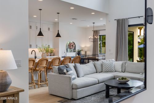 5513 E Verde Ln, Phoenix, AZ, 85018-8147 | Card Image