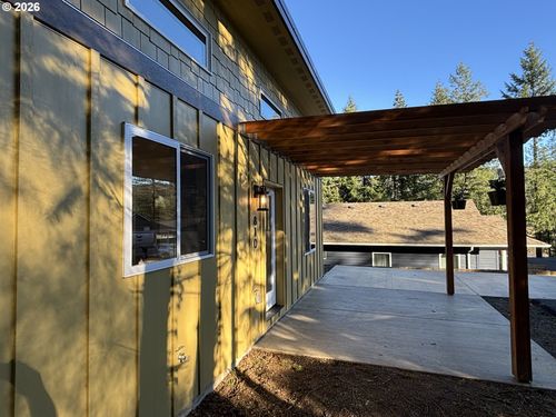 810 Se Beaver St, Toledo, OR, 97391-2344 | Card Image