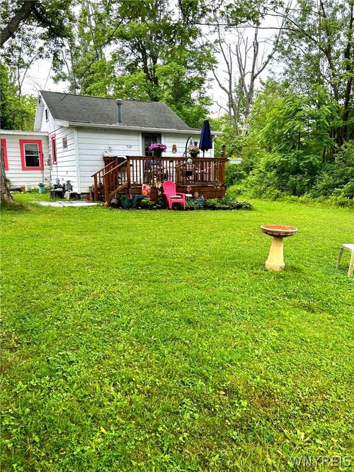 569 Kennedy Ave, Angola, NY, 14006-9371 | Card Image