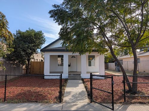 2060 E Clay Ave, Fresno, CA, 93701-1105 | Card Image