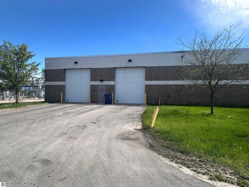 2325 Sybrant Rd, Traverse City, MI, 49684-9151 | Card Image