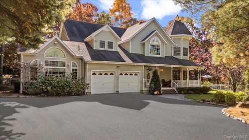 1040 Washington Ave, Plainview, NY, 11803-1831 | Card Image