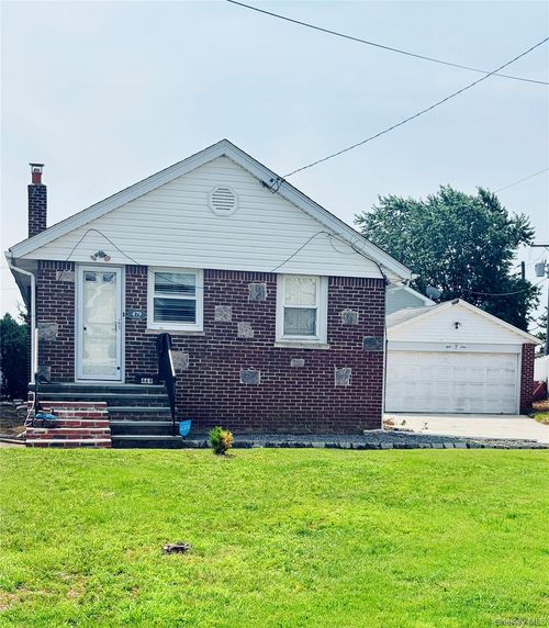 469 River St, Oceanside, NY, 11572-2829 | Card Image