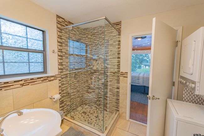 108 E Barker Creek Dr, House other with 3 bedrooms, 2 bathrooms and null parking in Scroggins TX | Image 14