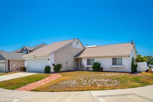 241 Cottonwood Ln, Fillmore, CA, 93015-1653 | Card Image