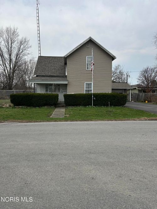 963 N Vine St, Fostoria, OH, 44830-1458 | Card Image