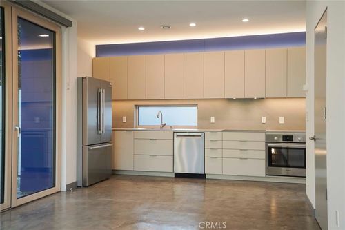 12527 Wagner St, Los Angeles, CA, 90066-6827 | Card Image