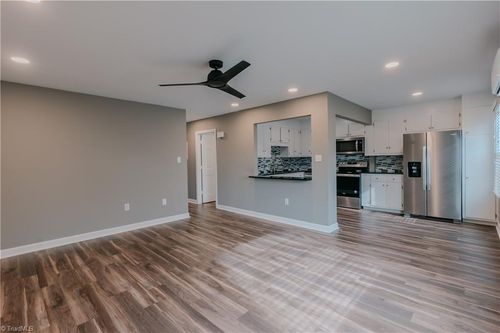 1709 N Main St, Mount Airy, NC, 27030-3059 | Card Image