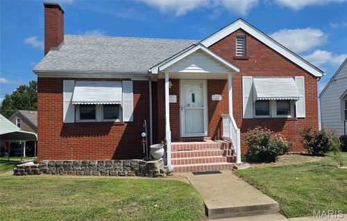 1 Washington Blvd, Chester, IL, 62233-1132 | Card Image