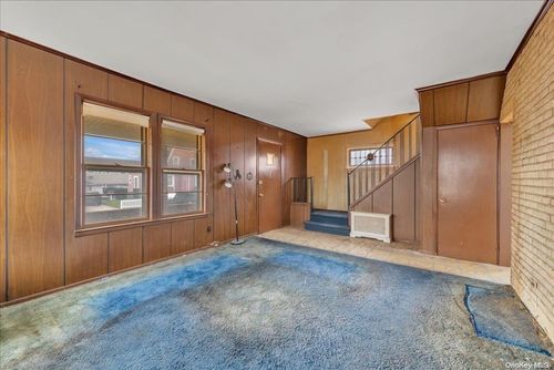 546 Beach 135th St, Belle Harbor, NY, 11694-1310 | Card Image