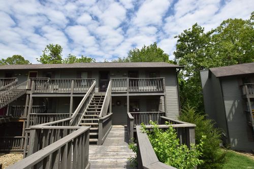 9245 S Pointe Retreat Dr, Bloomington, IN, 47401-8484 | Card Image
