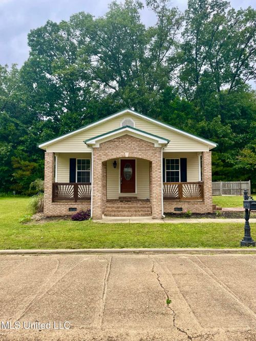 52 Alpine Dr, Starkville, MS, 39759-6653 | Card Image