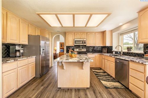 8621 W Skagit Ave, Kennewick, WA, 99336-8159 | Card Image