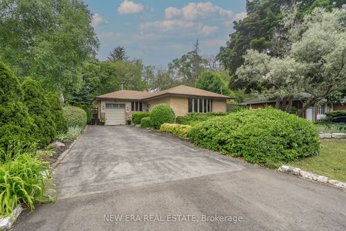 1553 Wembury Rd, Mississauga, ON, L5J2L8 | Card Image