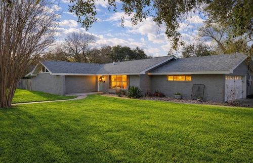 811 N Adams St, Beeville, TX, 78102-4006 | Card Image