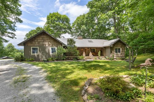 41 Flat Creek Dr, Glenville, NC, 28736-6365 | Card Image