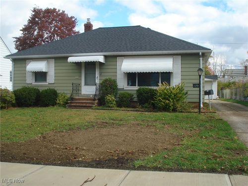 2253 E 290th St, Wickliffe, OH, 44092-2429 | Card Image