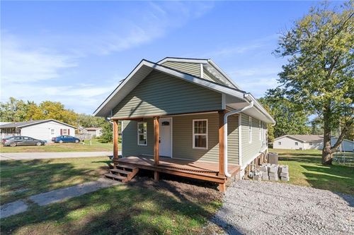 103 S Center St, Cameron, MO, 64429-1960 | Card Image
