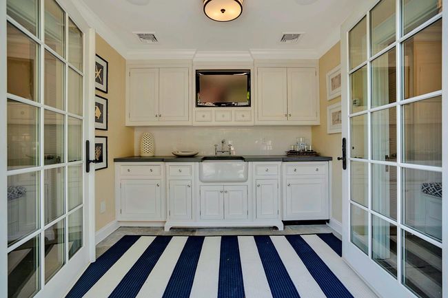 Guest Cottage kitchen w. 2 adjoining full baths | Image 28